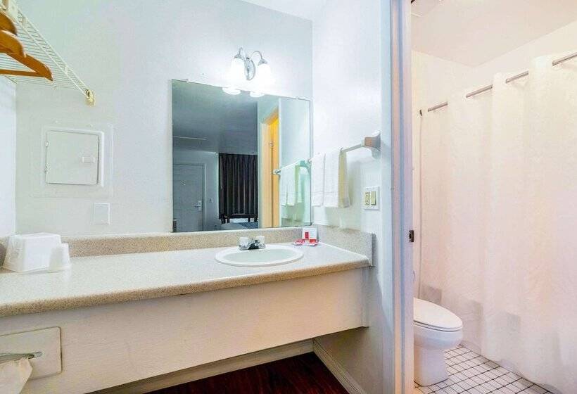 فندق Econo Lodge