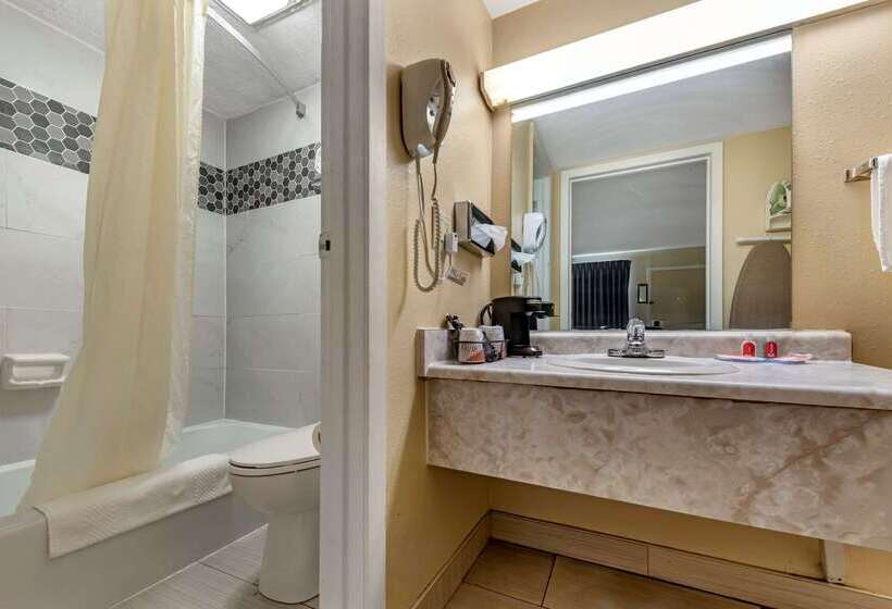 فندق Econo Lodge