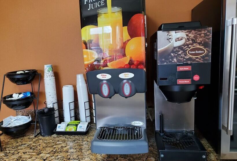 فندق Econo Lodge Hays I 70