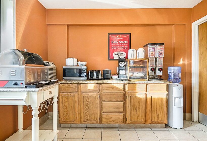 فندق Econo Lodge Hays I 70