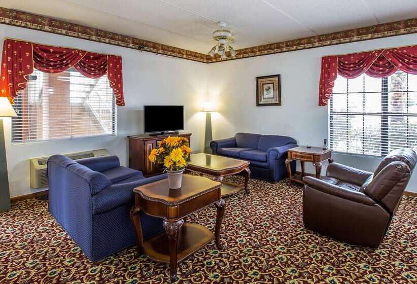 Отель Econo Lodge Inn & Suites