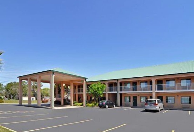فندق Econo Lodge Inn & Suites