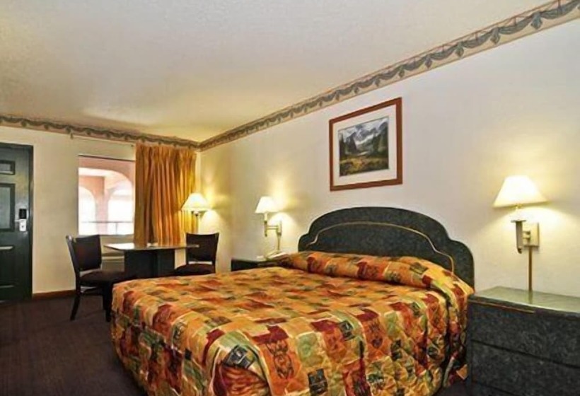 Отель Econo Lodge Inn & Suites