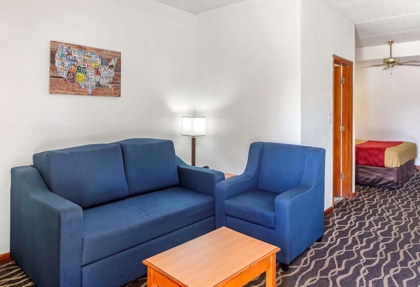 Отель Econo Lodge Inn & Suites