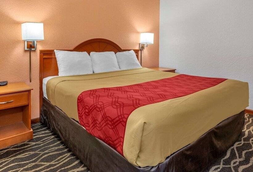 Отель Econo Lodge Inn & Suites