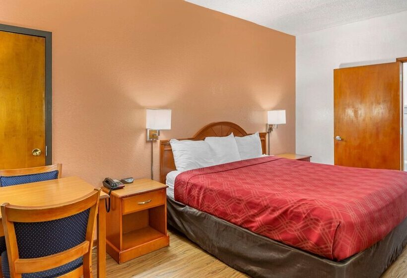 Отель Econo Lodge Inn & Suites
