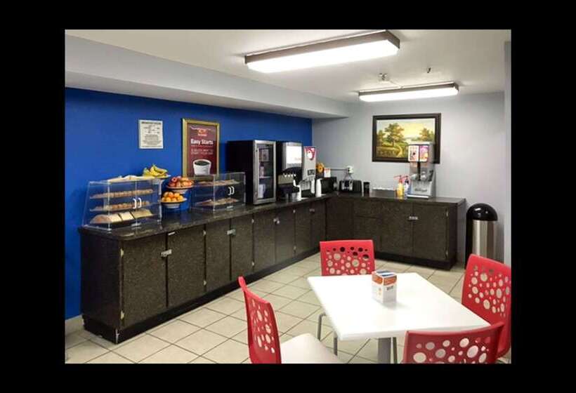 هتل Econo Lodge Inn & Suites I 64 & Us 13