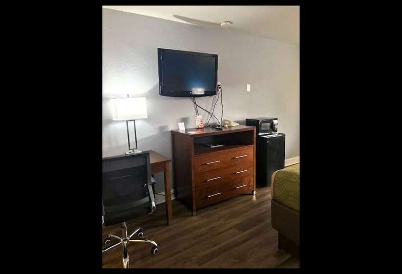 هتل Econo Lodge Inn & Suites I 64 & Us 13