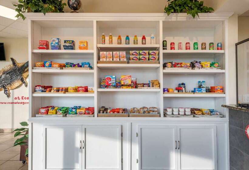 酒店 Econo Lodge Inn & Suites Maingate Central