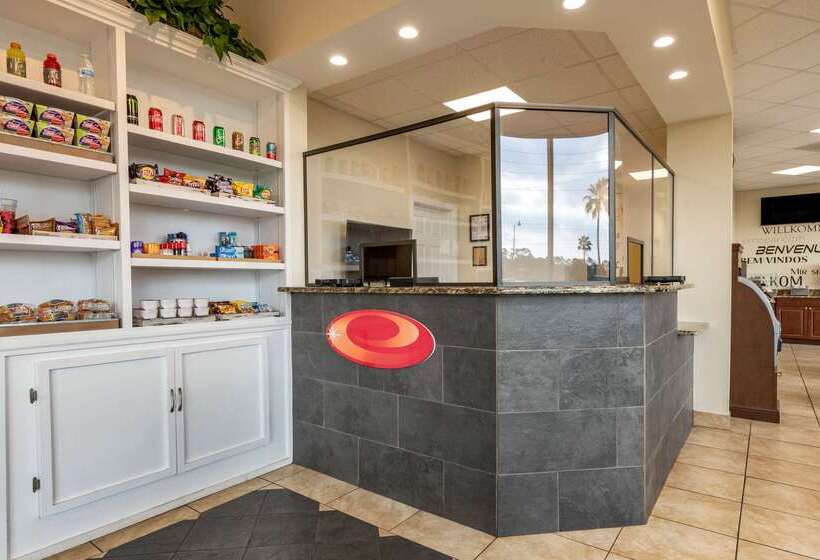 酒店 Econo Lodge Inn & Suites Maingate Central