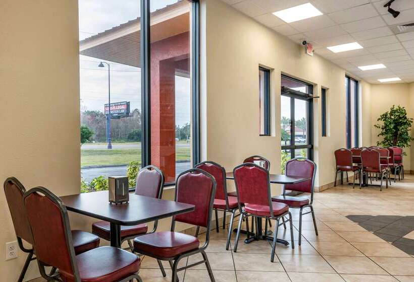 酒店 Econo Lodge Inn & Suites Maingate Central