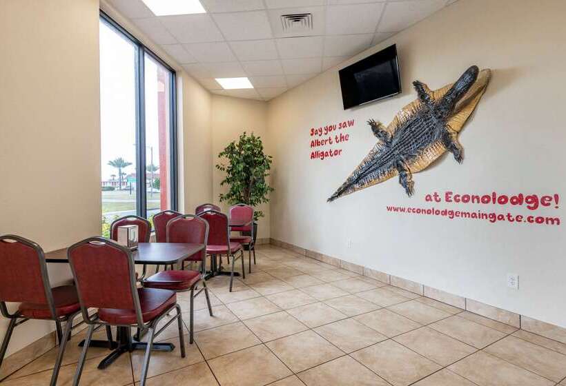 酒店 Econo Lodge Inn & Suites Maingate Central