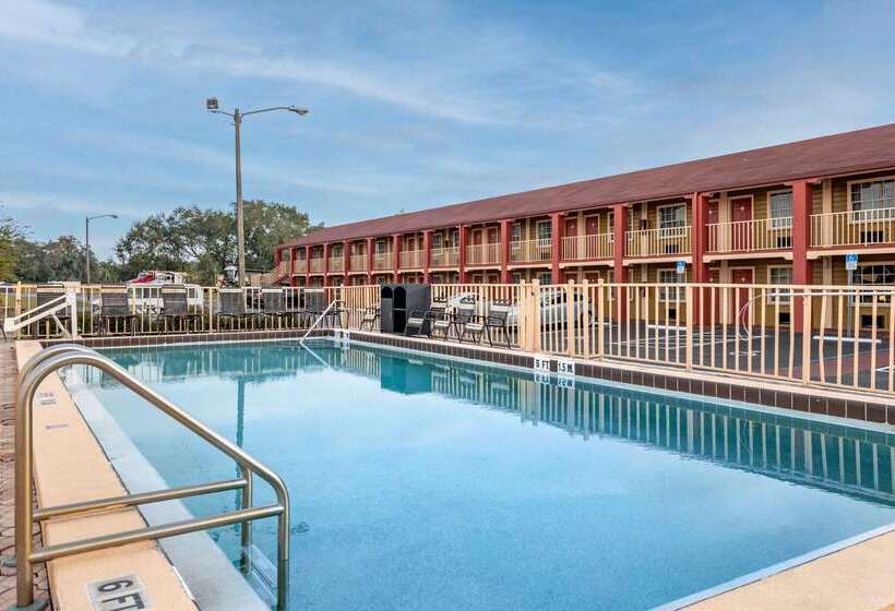 酒店 Econo Lodge Inn & Suites Maingate Central