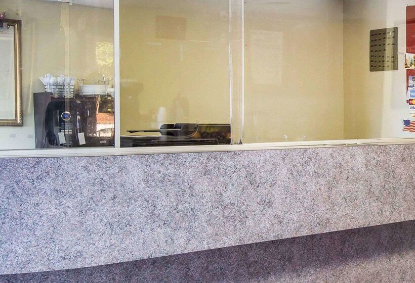 فندق Econo Lodge