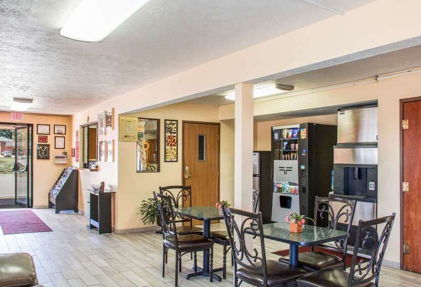 فندق Econo Lodge Lansing  Leavenworth