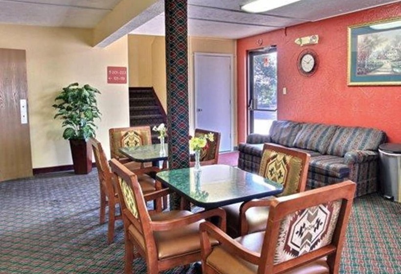 فندق Econo Lodge Lansing  Leavenworth