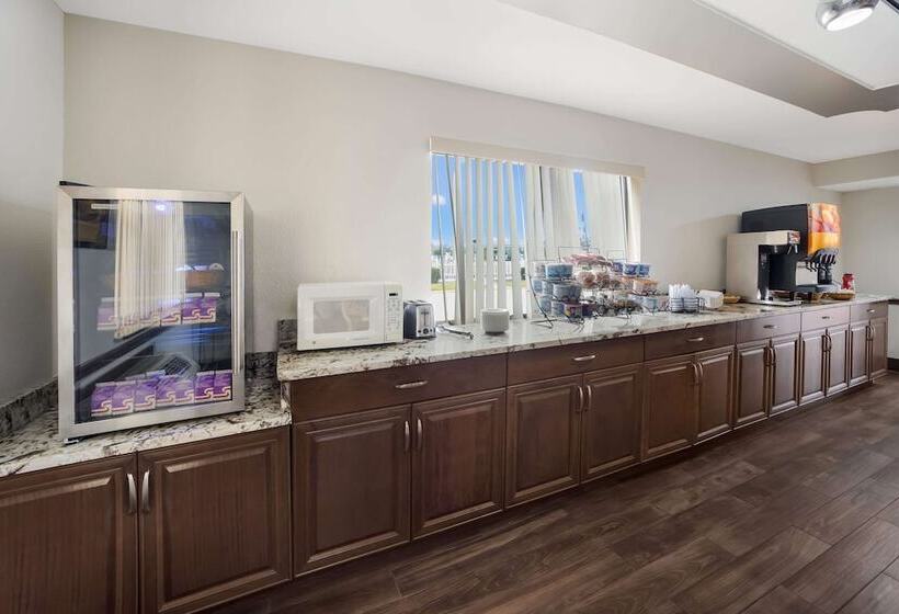 فندق Econo Lodge