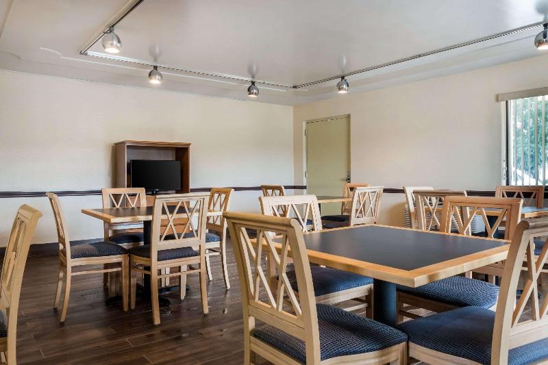 فندق Econo Lodge