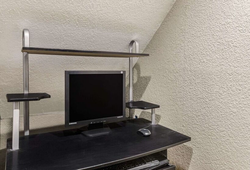 فندق Econo Lodge Madison East