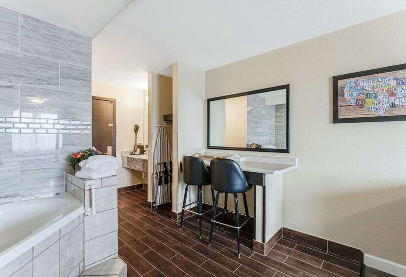 فندق Econo Lodge Madison East