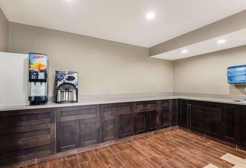 فندق Econo Lodge Madison East