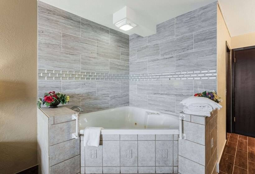 فندق Econo Lodge Madison East