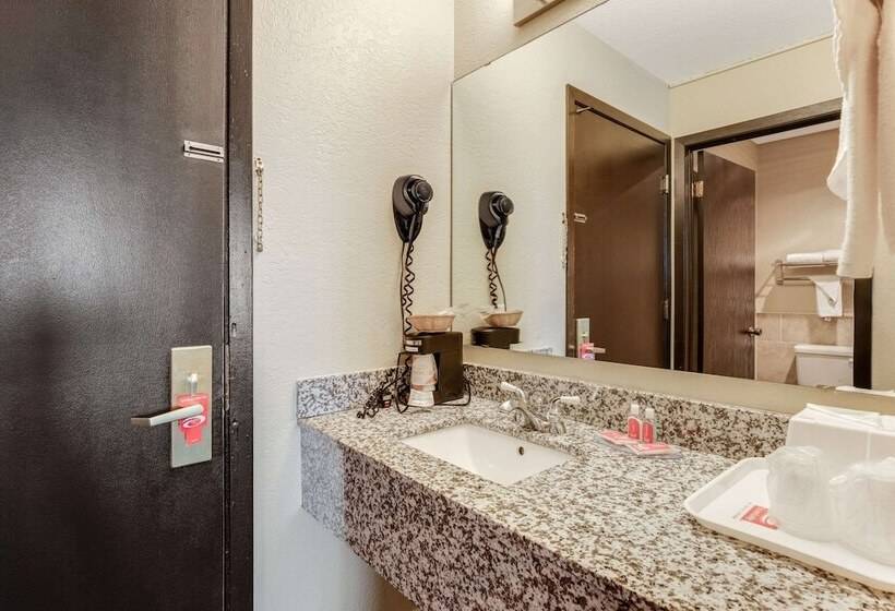 فندق Econo Lodge Madison East