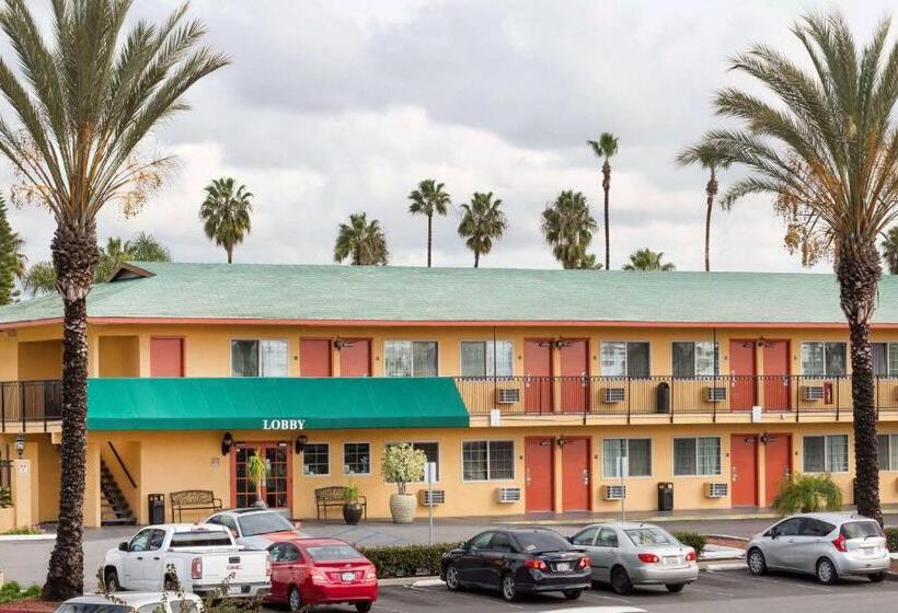 فندق Avenida   Oceanside Camp Pendleton