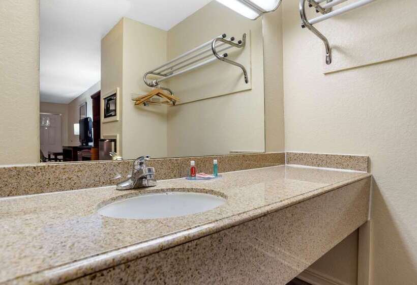 فندق Econo Lodge Pearl