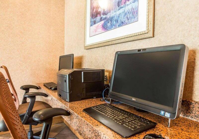 هتل Econo Lodge Pigeon Forge Riverside