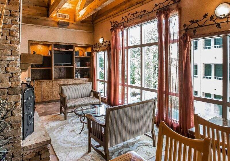 هتل Econo Lodge Pigeon Forge Riverside