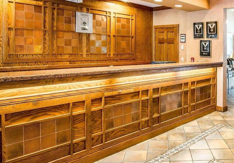 هتل Econo Lodge Pigeon Forge Riverside