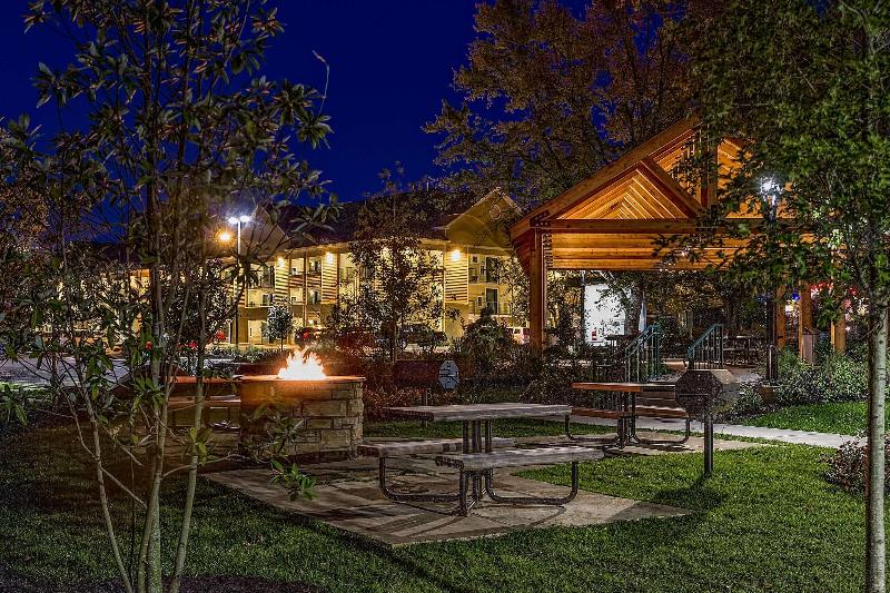 هتل Econo Lodge Pigeon Forge Riverside