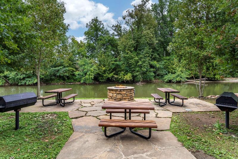 هتل Econo Lodge Pigeon Forge Riverside