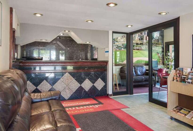 호텔 Econo Lodge Pittsburgh I79