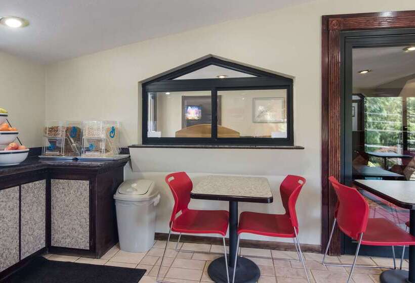 호텔 Econo Lodge Pittsburgh I79