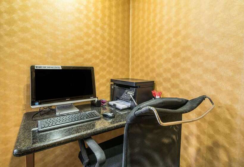 هتل Econo Lodge Rutland City Near Hwy 7