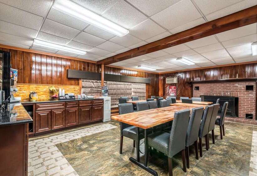 هتل Econo Lodge Rutland City Near Hwy 7