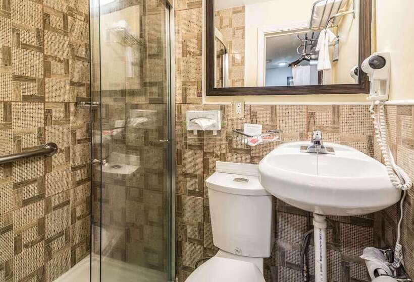 هتل Econo Lodge Rutland City Near Hwy 7