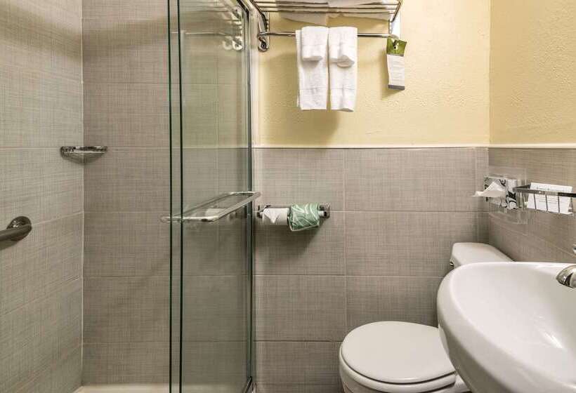 فندق Econo Lodge Rutland City Near Hwy 7