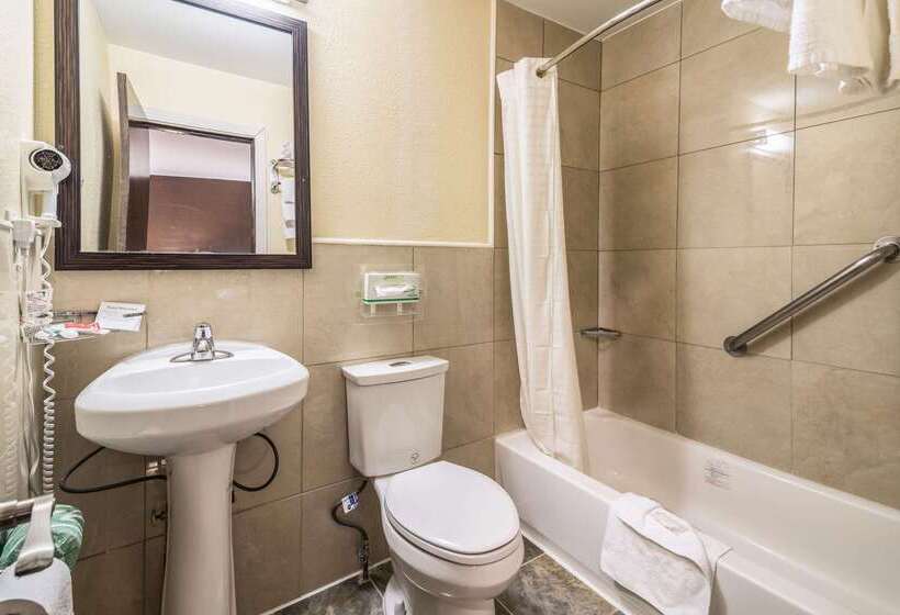 هتل Econo Lodge Rutland City Near Hwy 7