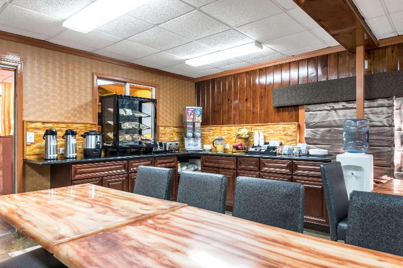 هتل Econo Lodge Rutland City Near Hwy 7