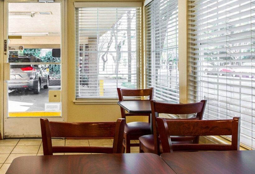 فندق Econo Lodge Sacramento Convention Center