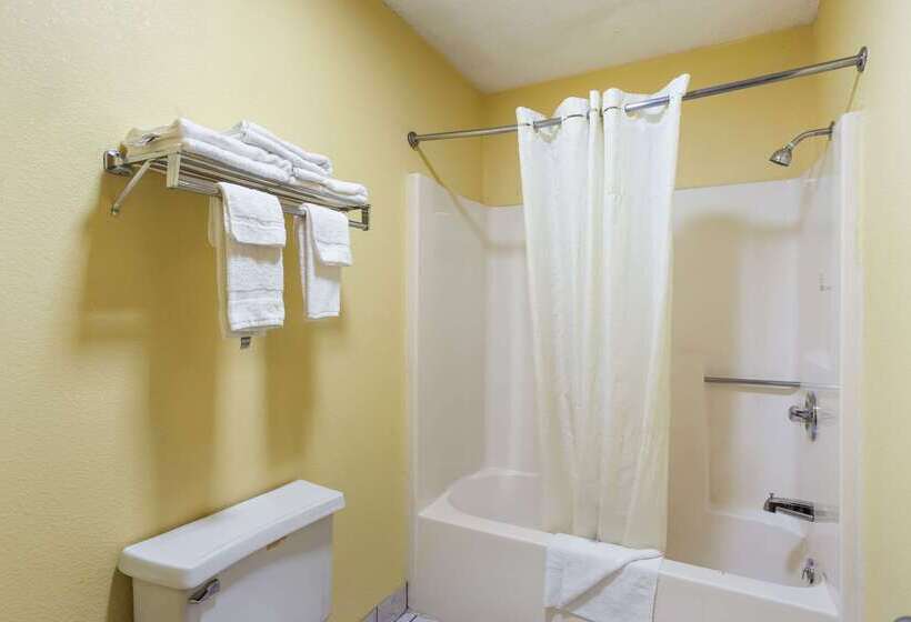 فندق Econo Lodge Saint Robert