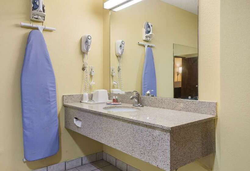 فندق Econo Lodge Saint Robert