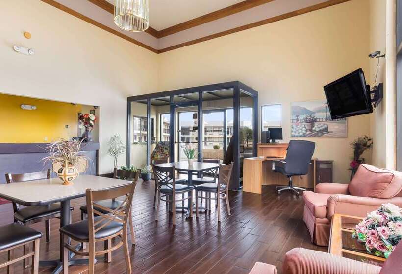 فندق Econo Lodge Saint Robert