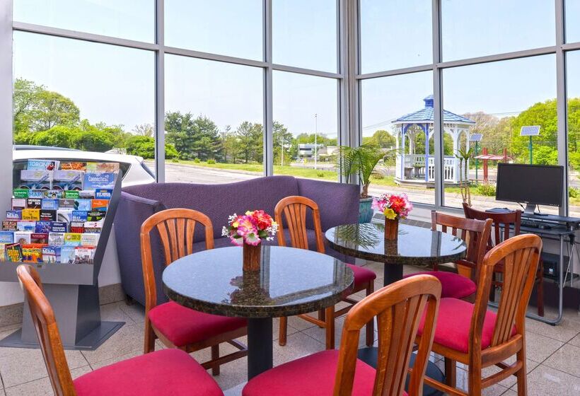 בית מלון כפרי Americas Best Value Inn Smithtown/Long Island