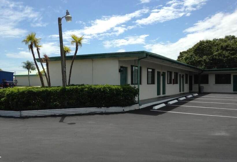 فندق Economy Inn Okeechobee