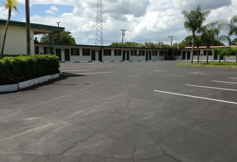 فندق Economy Inn Okeechobee