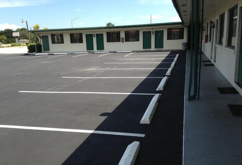 فندق Economy Inn Okeechobee